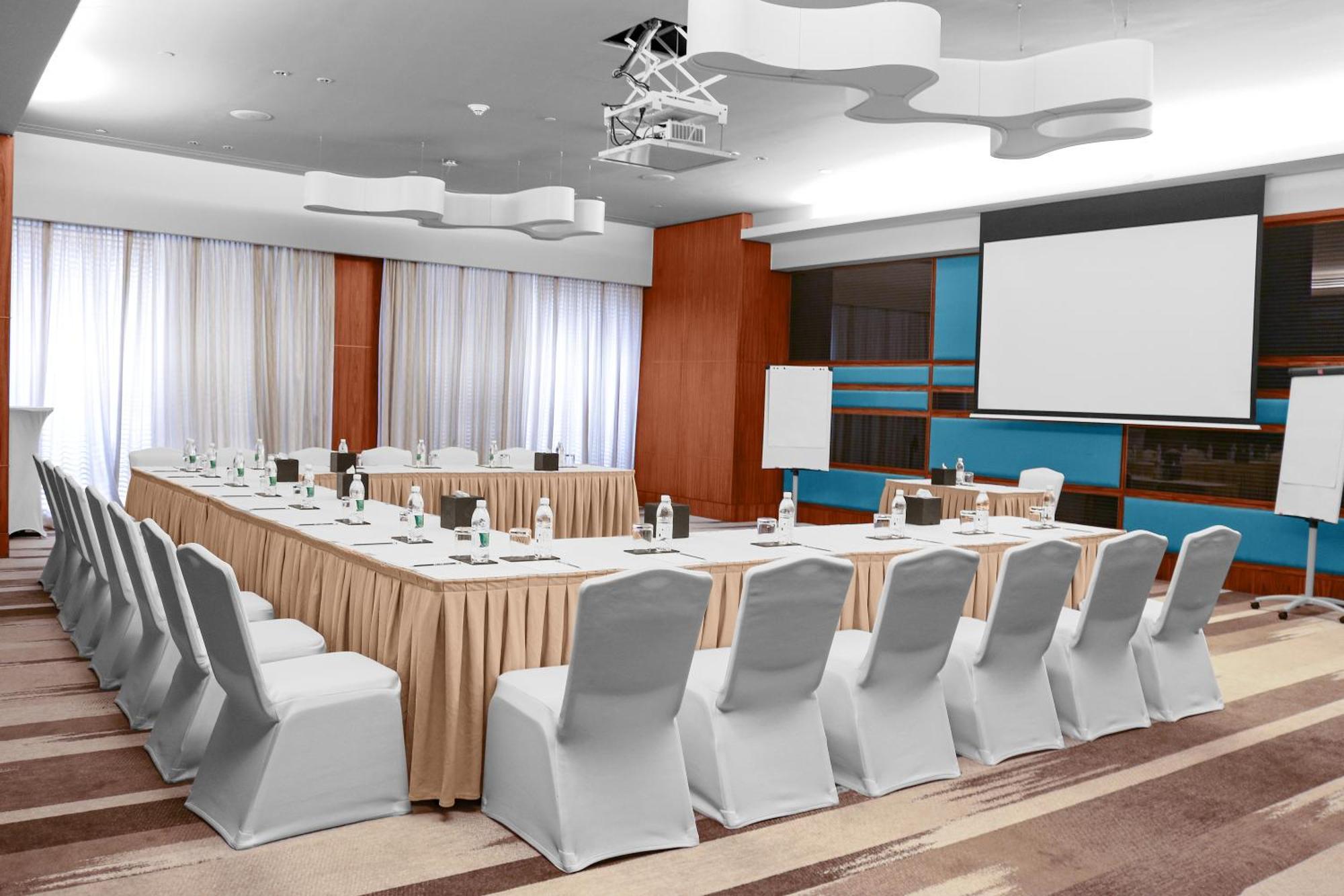 Millennium Plaza Готель 5*