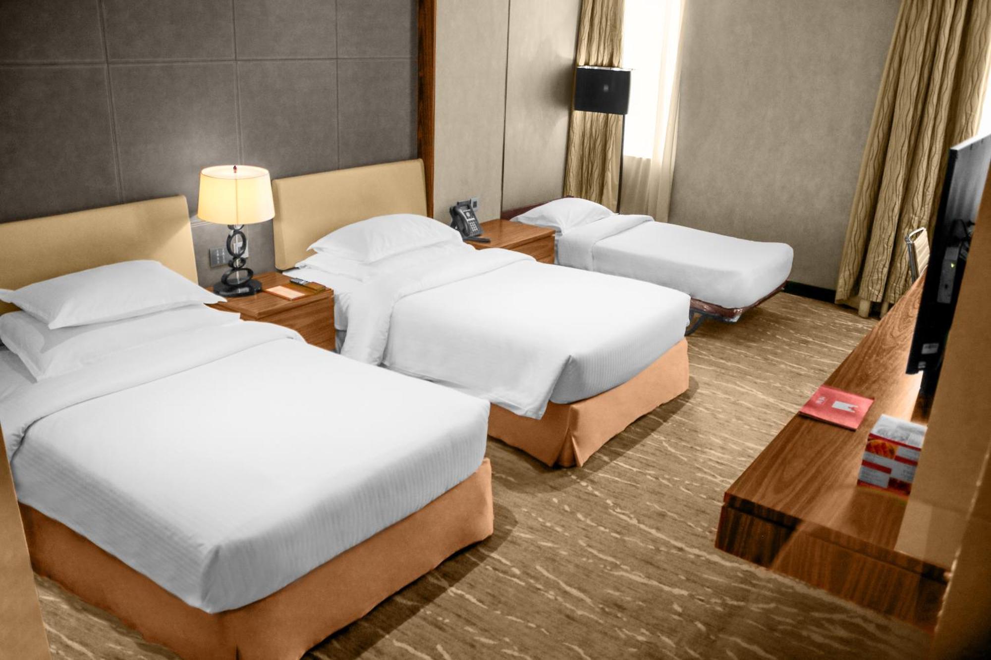 Millennium Plaza Hotel 5*