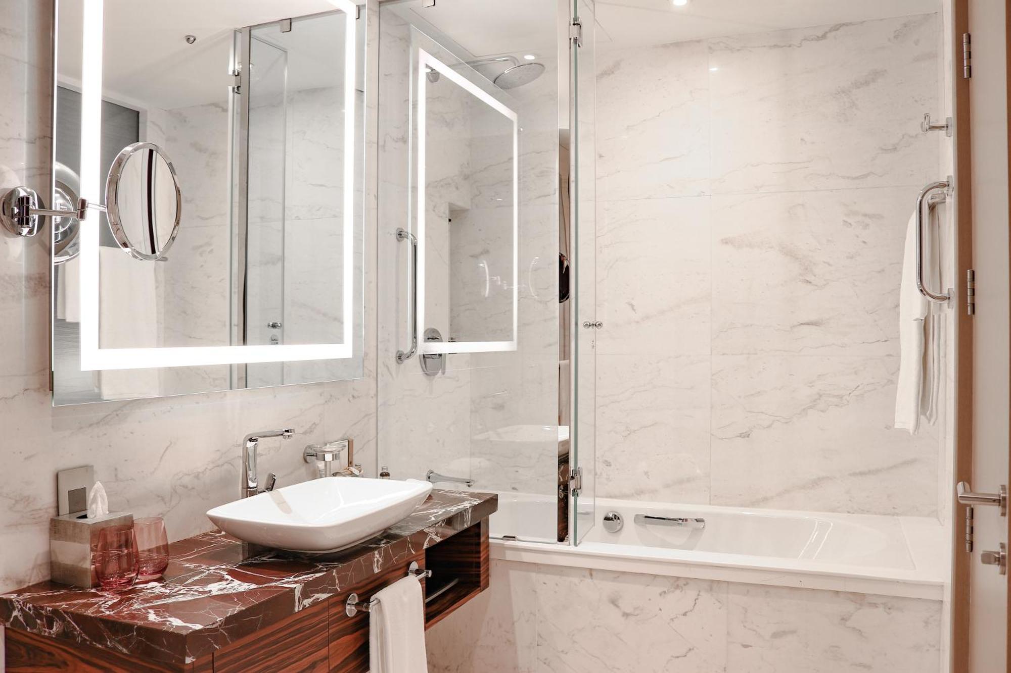 Millennium Plaza 5* Доха