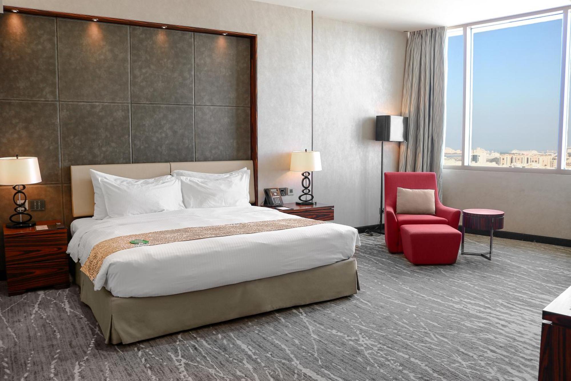 Hotel Millennium Plaza 5*